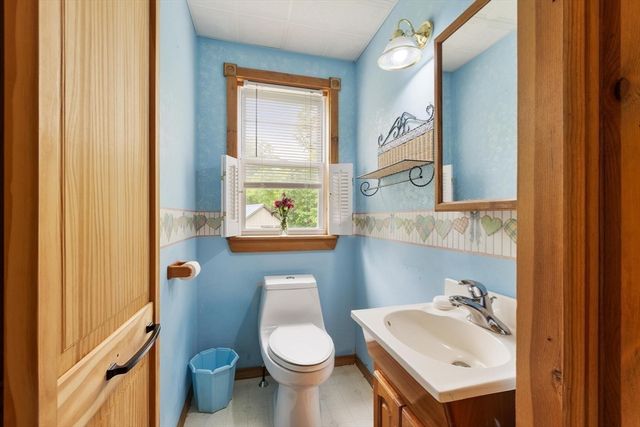 8 Benjamin Rd, Shirley, MA 01464