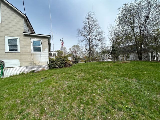 8 Benjamin Rd, Shirley, MA 01464