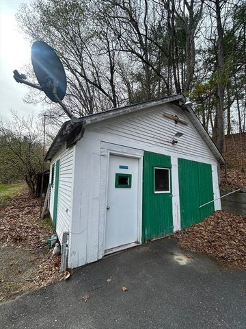 8 Benjamin Rd, Shirley, MA 01464