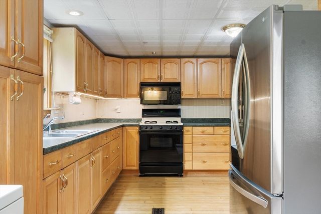 8 Benjamin Rd, Shirley, MA 01464