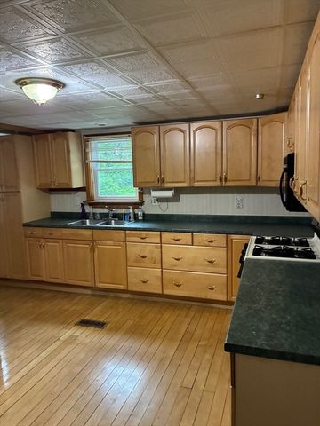 8 Benjamin Rd, Shirley, MA 01464