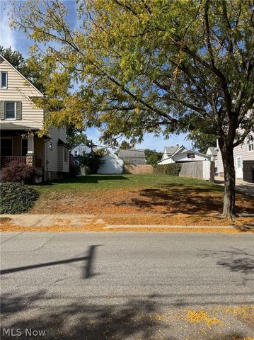 1486 Hopkins Avenue, Lakewood, OH 44107