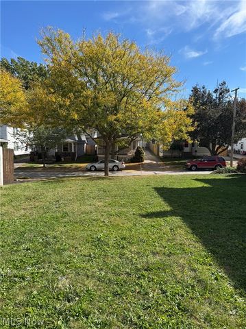 1486 Hopkins Avenue, Lakewood, OH 44107