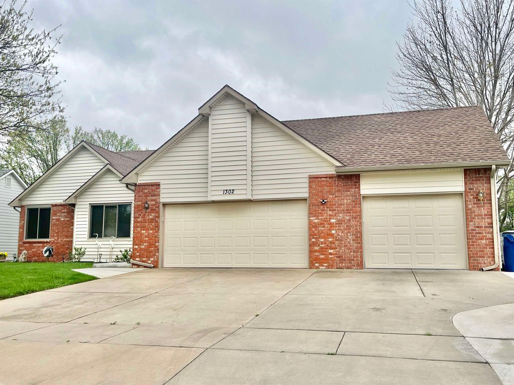 1302 N Manchester Ct., Wichita, KS 67212