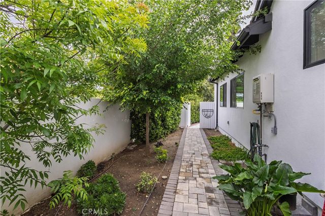 8602 Shoshone, Sherwood Forest, CA 91325