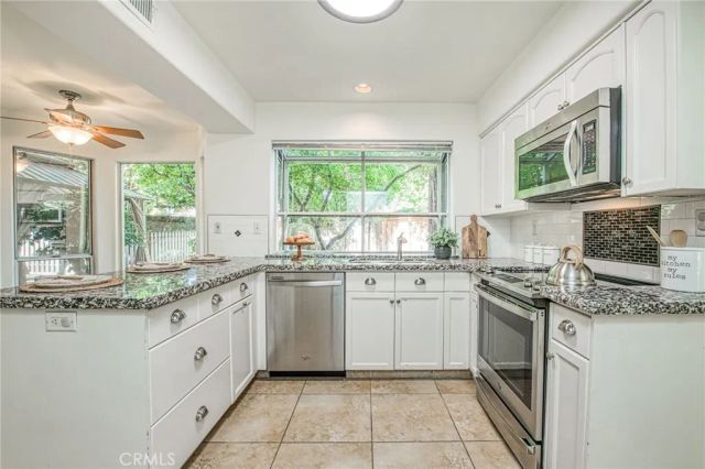 298 E Lindbrook Lane, Fresno, CA 93720