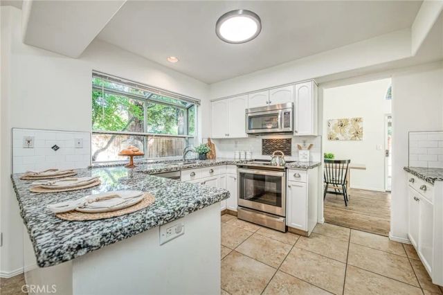 298 E Lindbrook Lane, Fresno, CA 93720