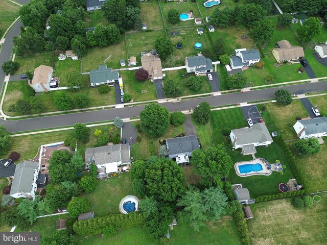 1574 GREY LN, Warminster, PA 18974