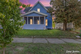 924 Oakhill Street, Grand Rapids, MI 49507