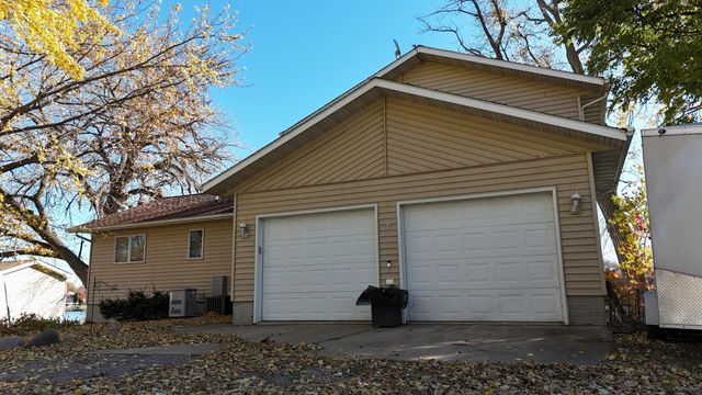 6 Edgewater Road, Slayton, MN 56172