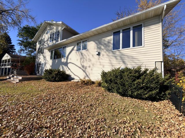 6 Edgewater Road, Slayton, MN 56172