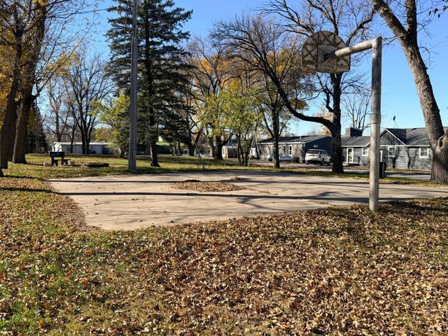 6 Edgewater Road, Slayton, MN 56172