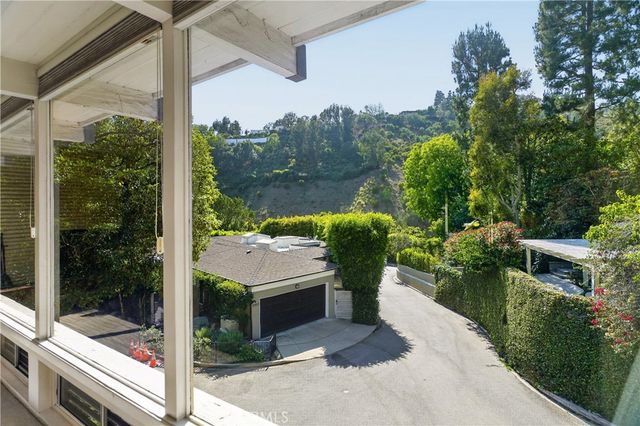 1364 Braeridge Drive, Beverly Hills, CA 90210