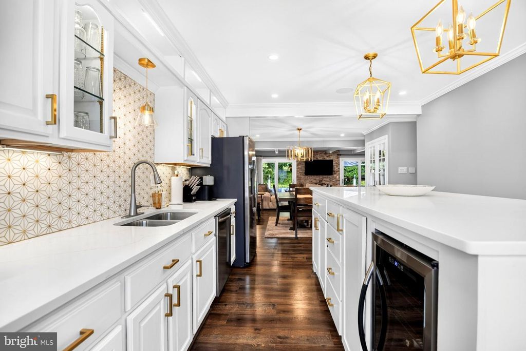 4 FARNWOOD RD, MT LAUREL, NJ 08054 — photo 2