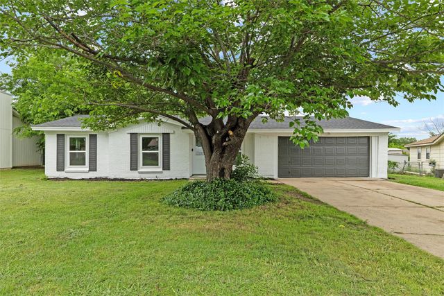 840 Belaire Drive, Burleson, TX 76028