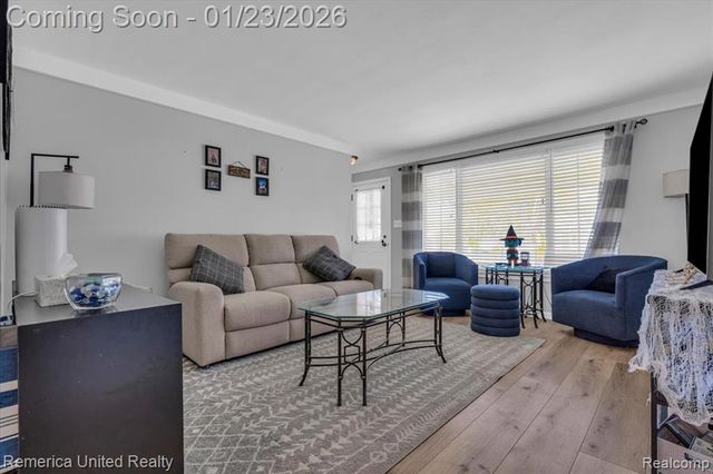 570 Cardwell Street, Garden City, MI 48135