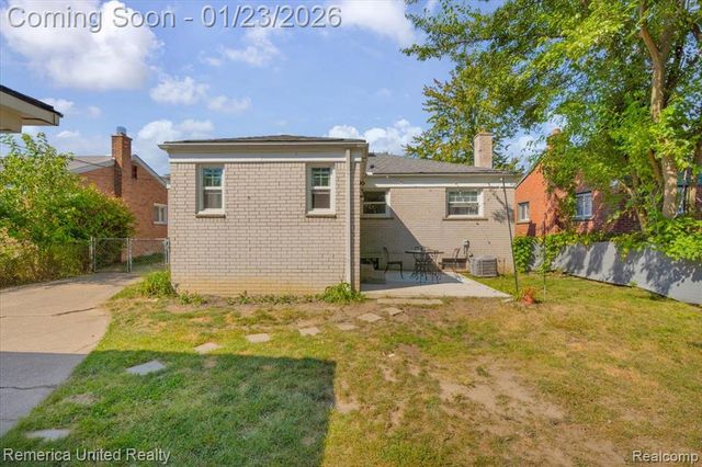 570 Cardwell Street, Garden City, MI 48135