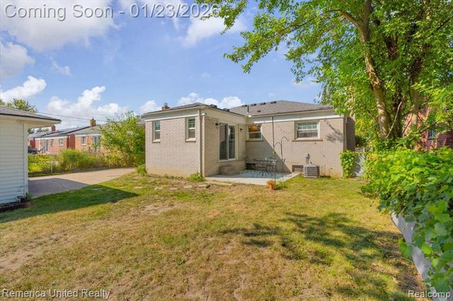 570 Cardwell Street, Garden City, MI 48135