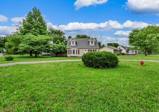 200 Jim Thorpe Dr, Clarksville, TN 37042