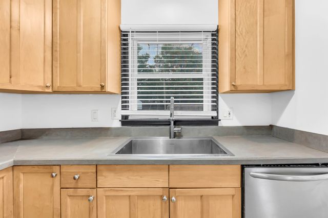 200 Jim Thorpe Dr, Clarksville, TN 37042