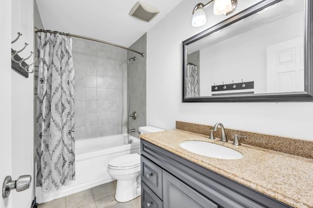 200 Jim Thorpe Dr, Clarksville, TN 37042