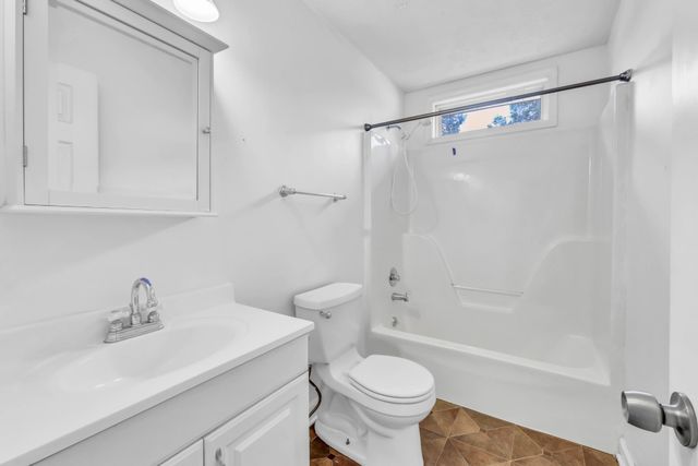 200 Jim Thorpe Dr, Clarksville, TN 37042