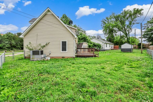 200 Jim Thorpe Dr, Clarksville, TN 37042
