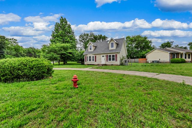 200 Jim Thorpe Dr, Clarksville, TN 37042