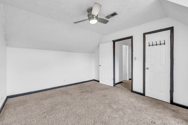 200 Jim Thorpe Dr, Clarksville, TN 37042