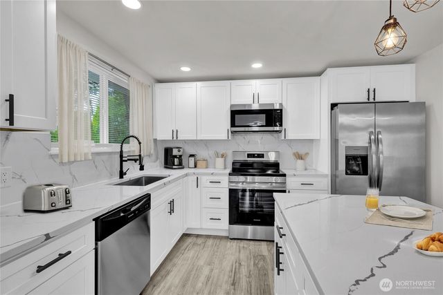 20002 208th Avenue SE, Renton, WA 98058