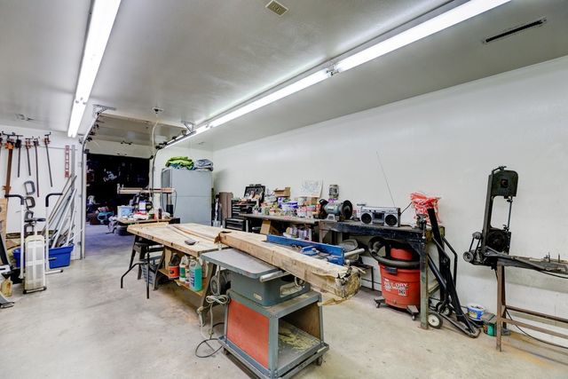 554 NE 80th Street, Pleasant Hill, IA 50327