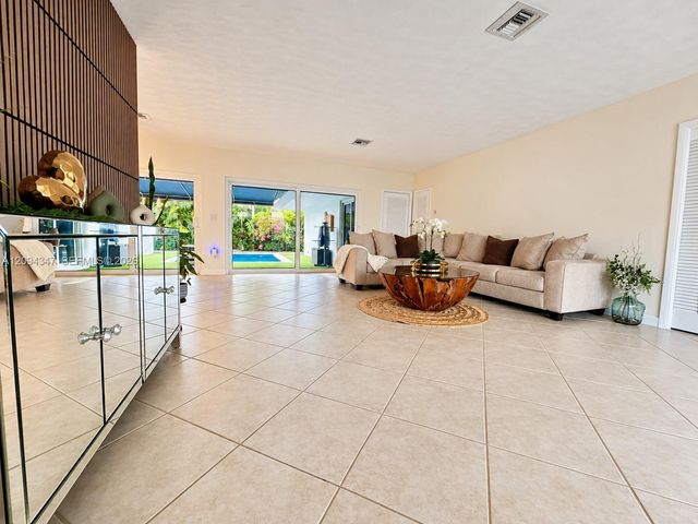 6000 SW 94th Place, Miami, FL 33173