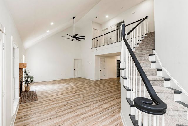 1959 Fairview Dr, Port Allen, LA 70767