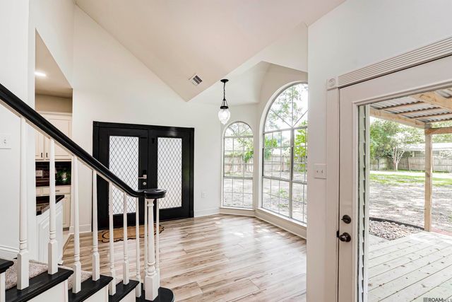 1959 Fairview Dr, Port Allen, LA 70767