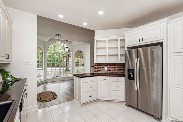 1959 Fairview Dr, Port Allen, LA 70767