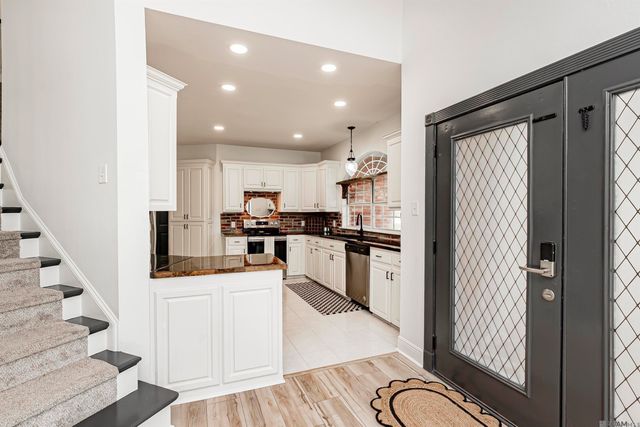 1959 Fairview Dr, Port Allen, LA 70767