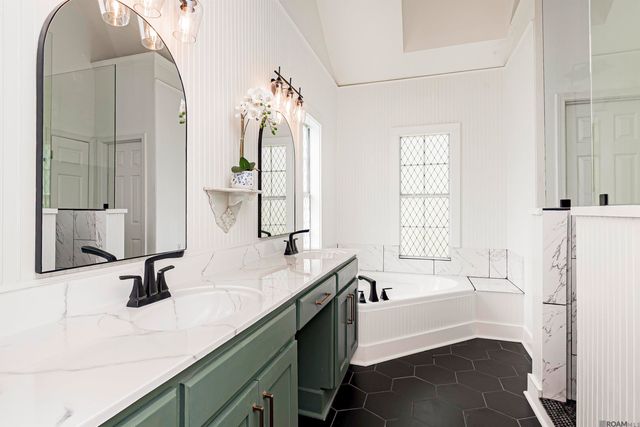 1959 Fairview Dr, Port Allen, LA 70767