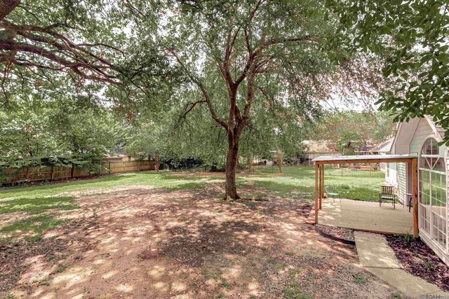 1959 Fairview Dr, Port Allen, LA 70767