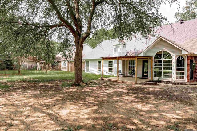 1959 Fairview Dr, Port Allen, LA 70767