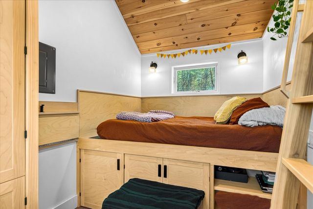 316 Elm Hill Drive, Clarendon, VT 05759