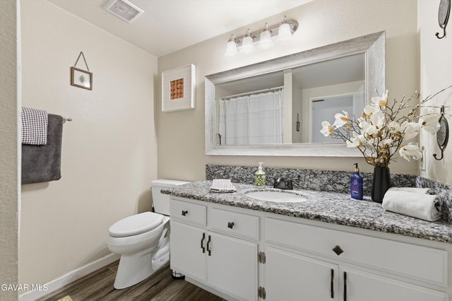 42718 Minstrel Drive, Lancaster, CA 93536