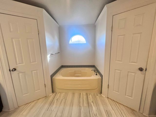 2605 W Oxberry St, Wichita, KS 67217