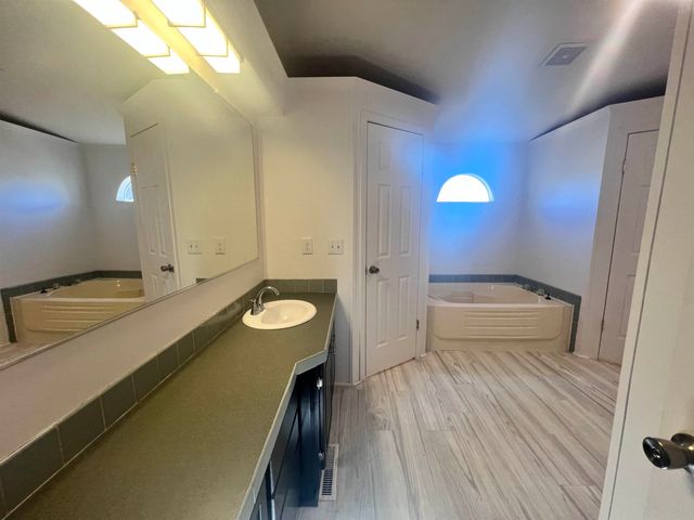 2605 W Oxberry St, Wichita, KS 67217