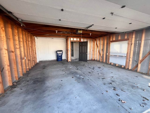 2605 W Oxberry St, Wichita, KS 67217