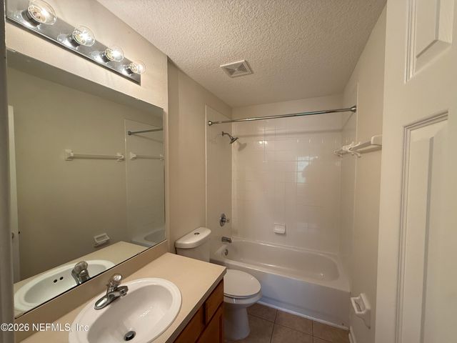 1590 VINELAND Circle B, Fleming Island, FL 32003