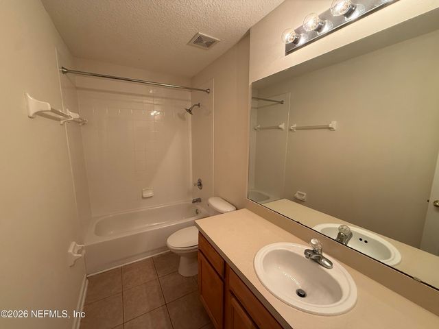 1590 VINELAND Circle B, Fleming Island, FL 32003