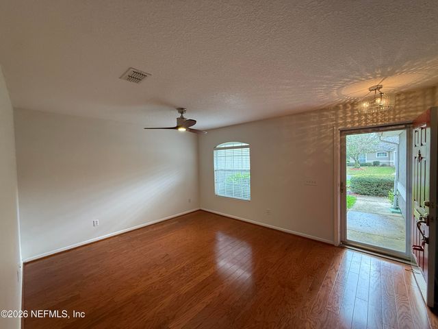 1590 VINELAND Circle B, Fleming Island, FL 32003