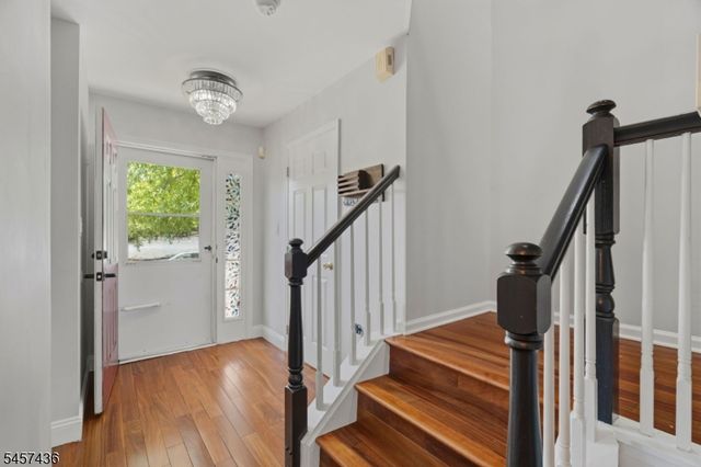 8 Ashley Ct, Franklin Twp., NJ 08873