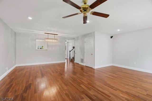 8 Ashley Ct, Franklin Twp., NJ 08873