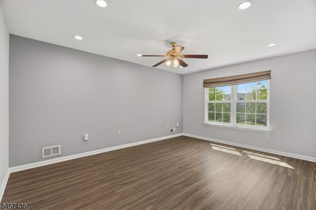 8 Ashley Ct, Franklin Twp., NJ 08873